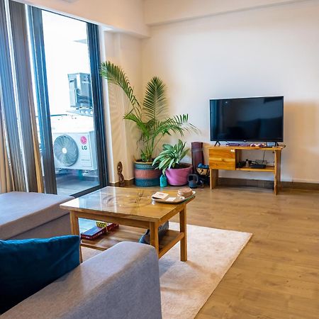 Solea 1 Bedroom Apartment - Central, Comfortable, Cozy, Balcony, Pool, Gym Accra Ngoại thất bức ảnh