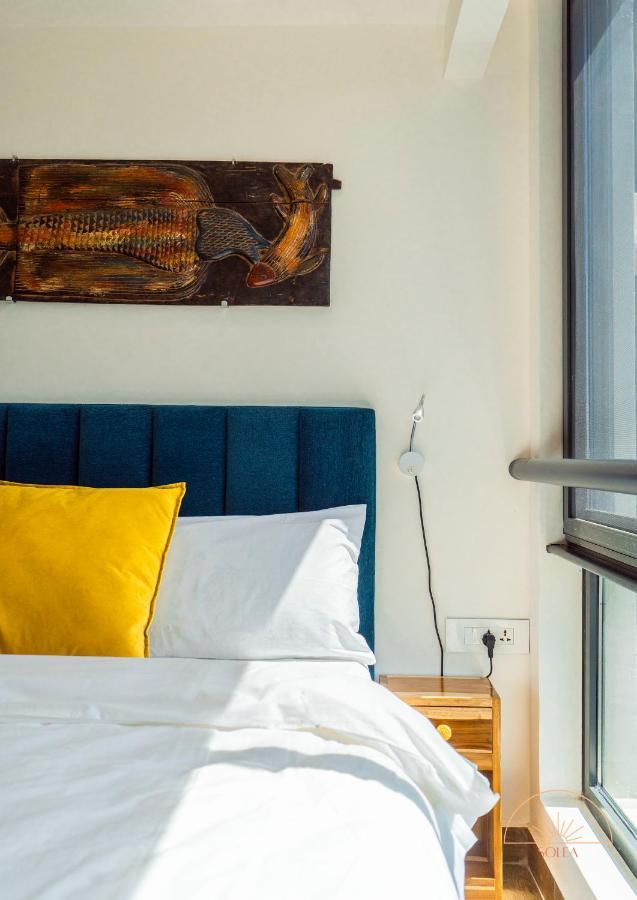 Solea 1 Bedroom Apartment - Central, Comfortable, Cozy, Balcony, Pool, Gym Accra Ngoại thất bức ảnh
