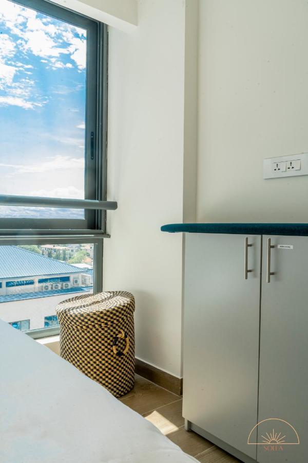 Solea 1 Bedroom Apartment - Central, Comfortable, Cozy, Balcony, Pool, Gym Accra Ngoại thất bức ảnh