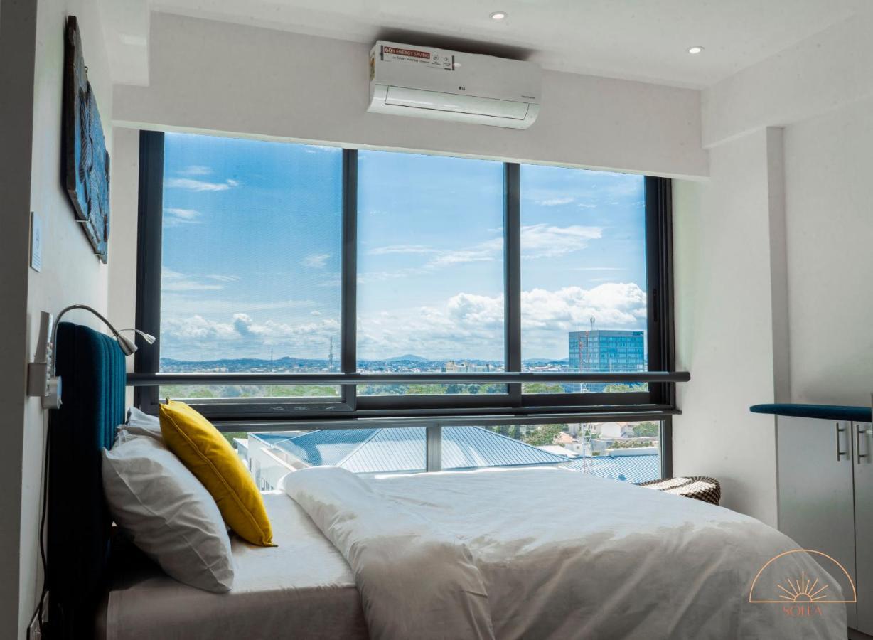 Solea 1 Bedroom Apartment - Central, Comfortable, Cozy, Balcony, Pool, Gym Accra Ngoại thất bức ảnh