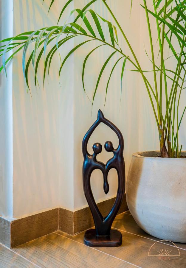Solea 1 Bedroom Apartment - Central, Comfortable, Cozy, Balcony, Pool, Gym Accra Ngoại thất bức ảnh