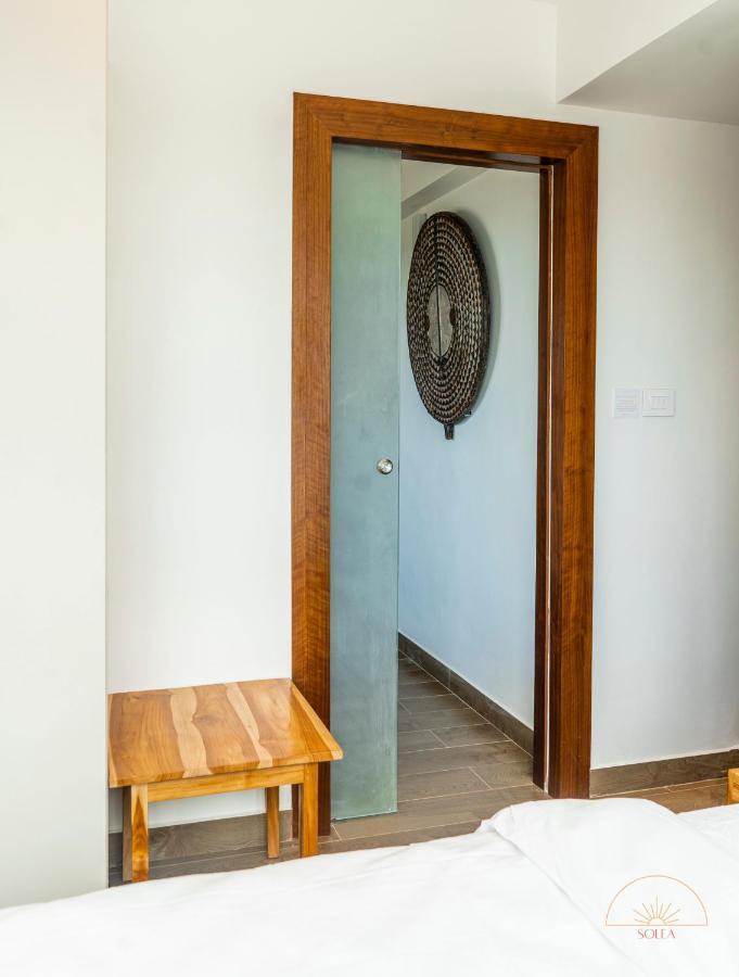 Solea 1 Bedroom Apartment - Central, Comfortable, Cozy, Balcony, Pool, Gym Accra Ngoại thất bức ảnh