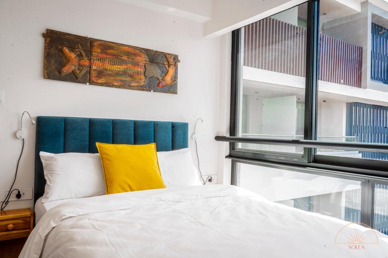 Solea 1 Bedroom Apartment - Central, Comfortable, Cozy, Balcony, Pool, Gym Accra Ngoại thất bức ảnh