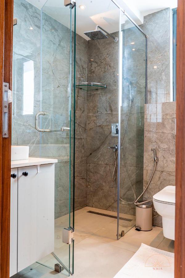 Solea 1 Bedroom Apartment - Central, Comfortable, Cozy, Balcony, Pool, Gym Accra Ngoại thất bức ảnh